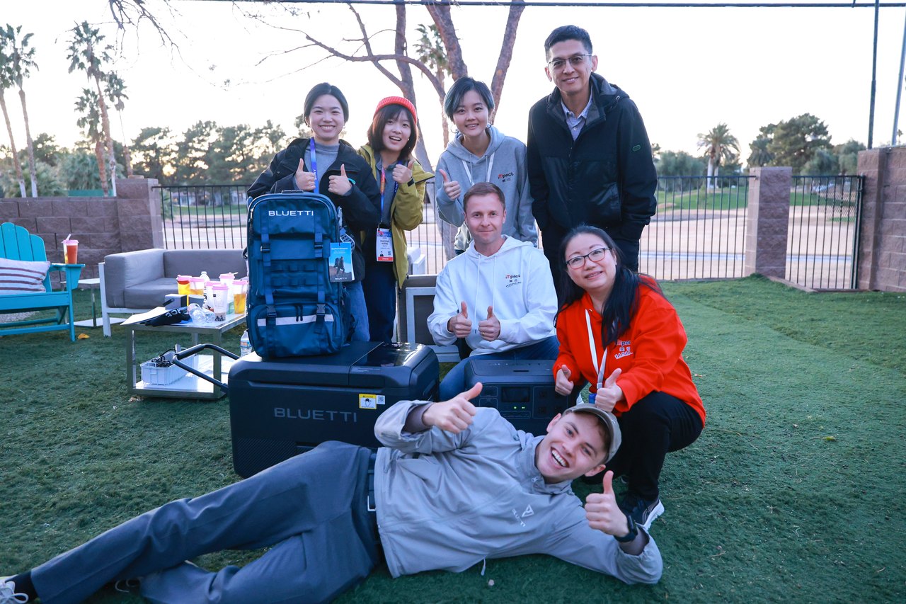 Guests with BLUETTI products outdoors at GCS CES 2025