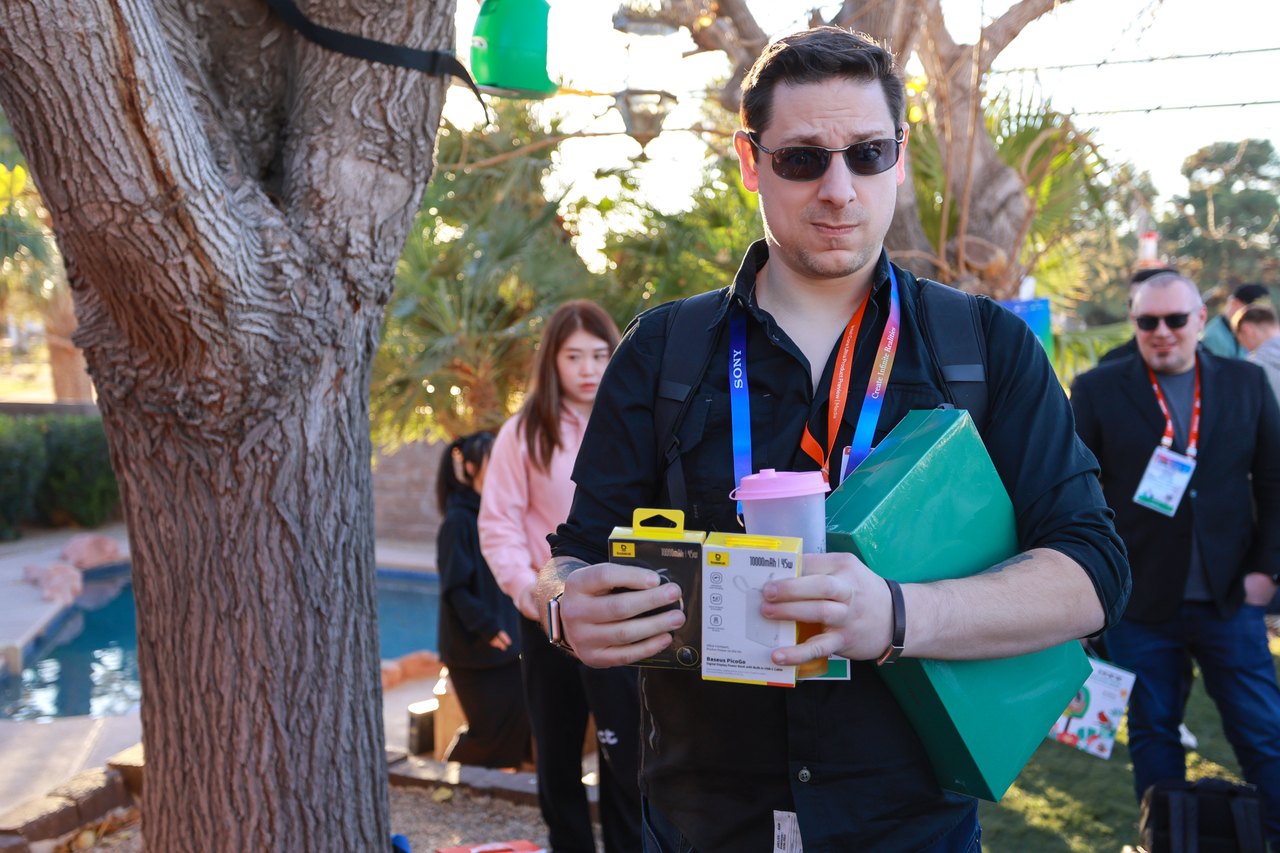 Guests try products at GCS CES 2025