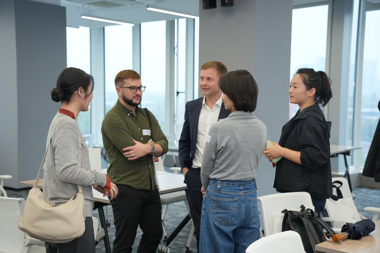 Guests swapping going-global experience and ideas