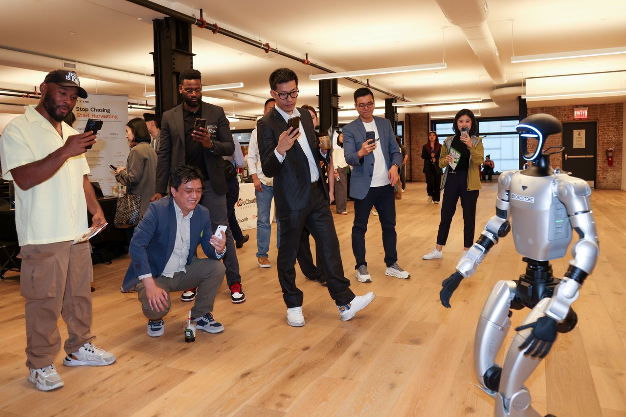 Guests meet a humanoid robot at ROBOTSTORE’s stand